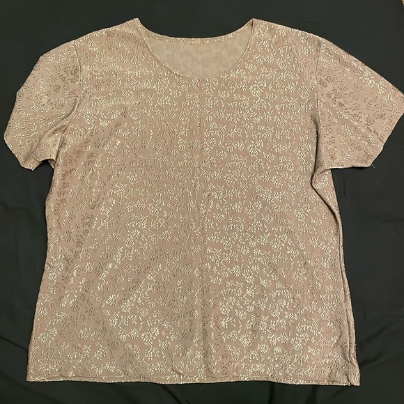 4/$20 | Embroidered Floral T shirt - Picture 1 of 7